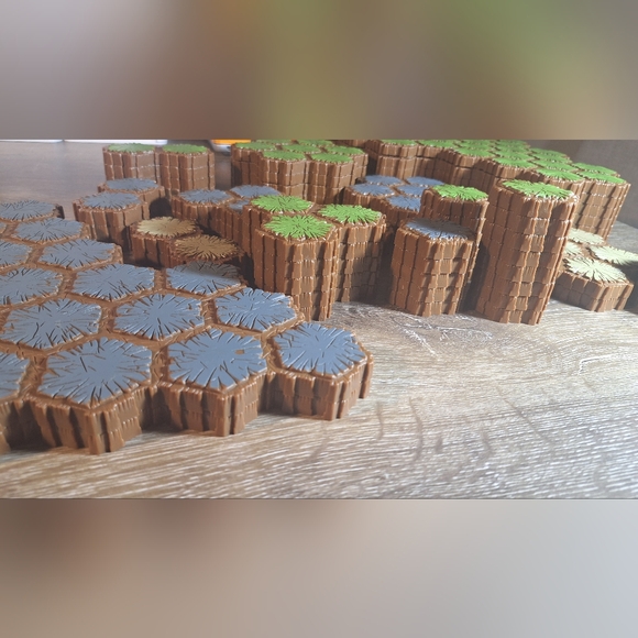 Heroscape Lot: 33 Figures & Cards + 335 Terrain Tiles, Dice, & Accessories - Picture 4 of 11